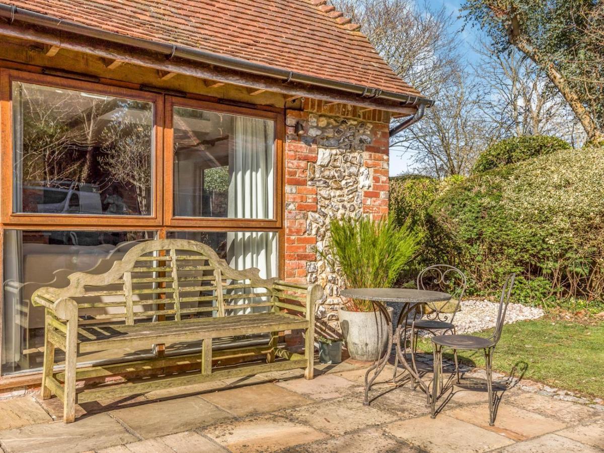 Pass The Keys Peaceful And Beautiful 1 Bedroom Barn Conversion Chichester Eksteriør billede